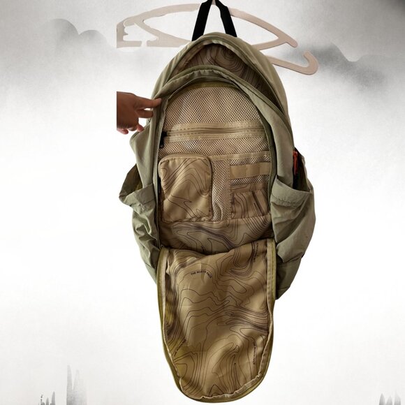 The North Face Mountain Daypack - Picture 4 of 7